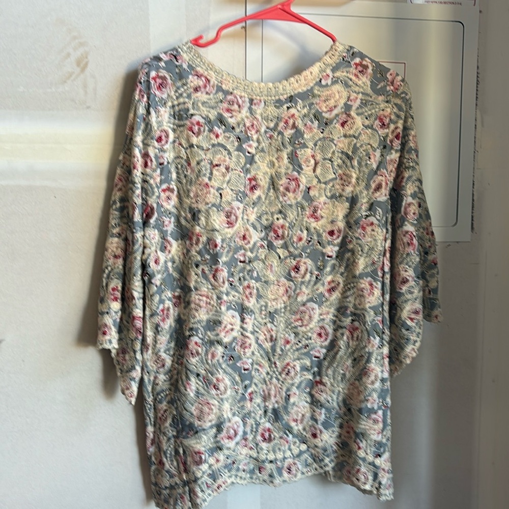 New without tags Blouse. No pets, very clean and no stains.
